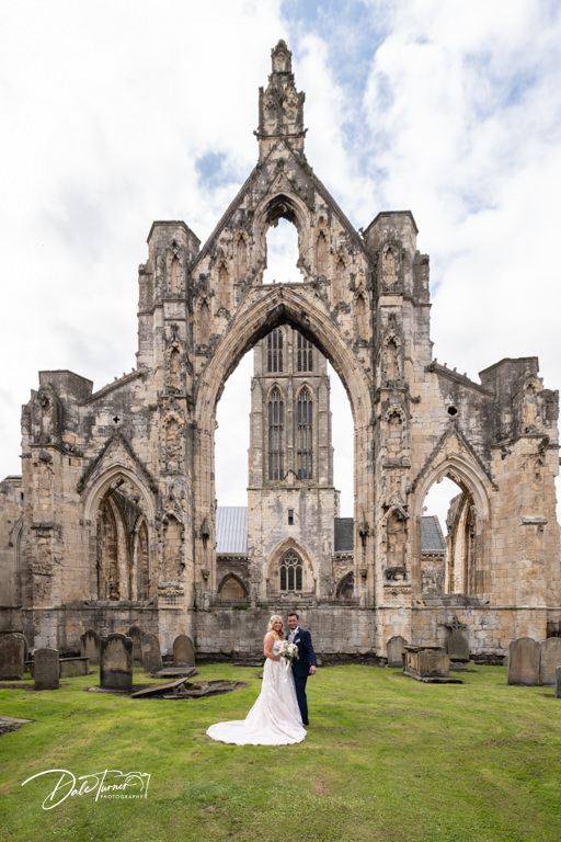 Couple wedding photo at Howden Minster ruins.